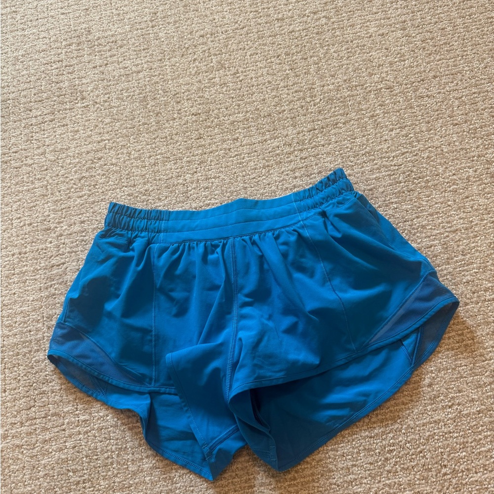 lululemon poolside low rise 2.5 inch shorts, size 6